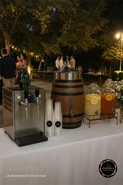 Présentation du kit traiteur Go2Event composé d'une tireuse à bière pro,  une fontaine à punch et de 2 distributeurs à boisson.